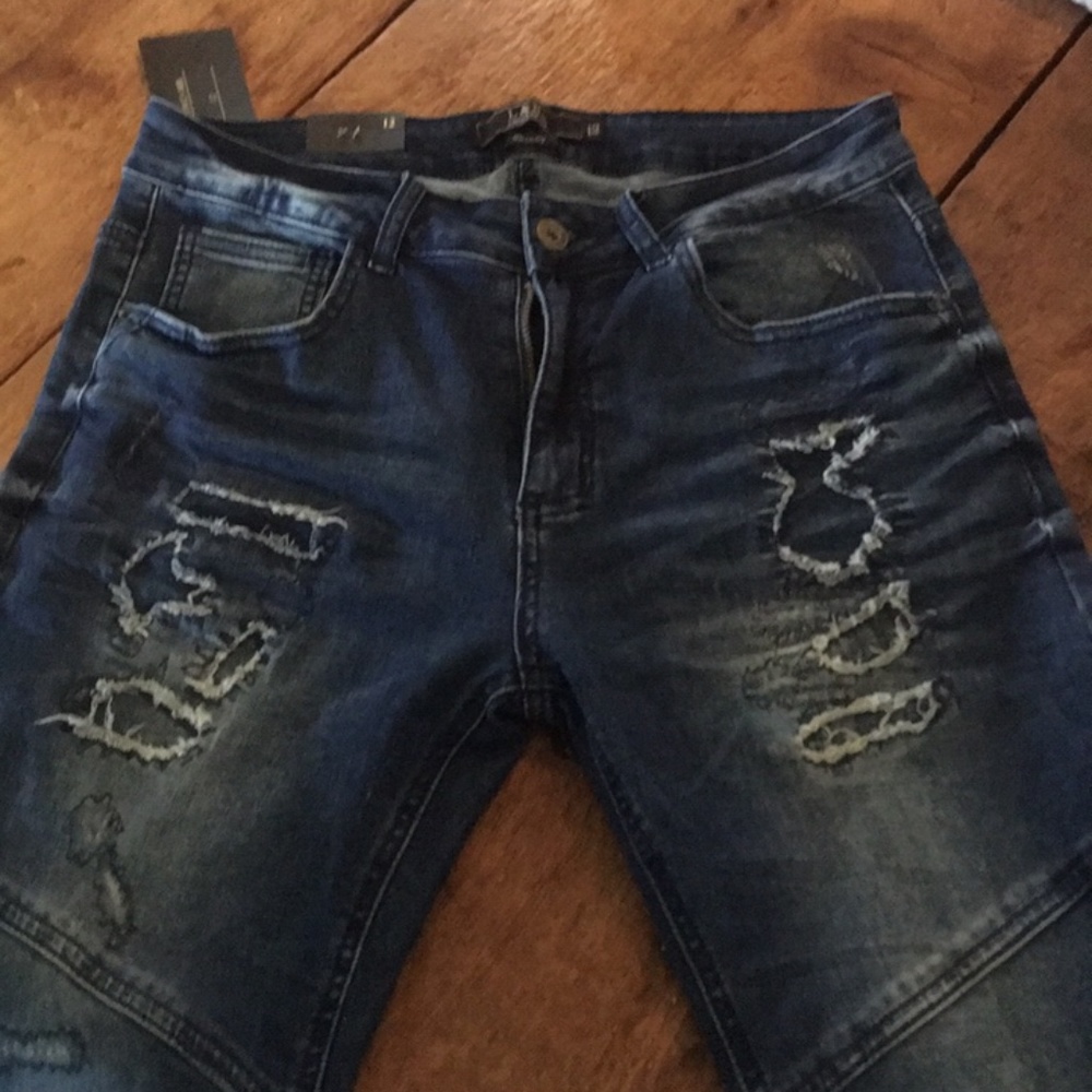 L&B Mid wash destroyed denim with rips, patches - Picture 4 of 7